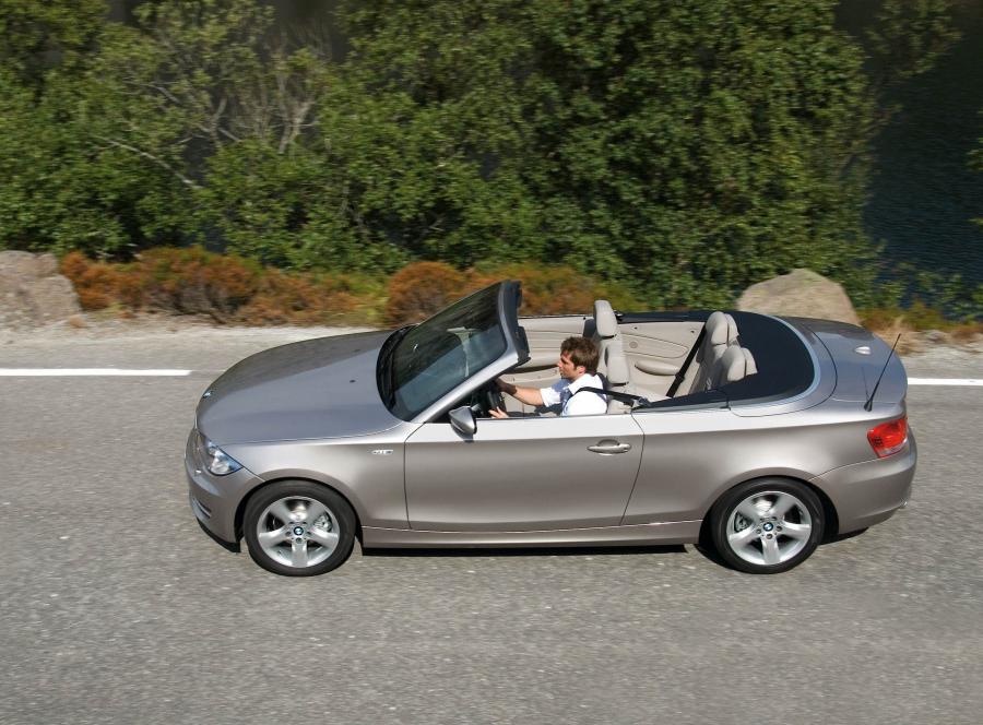  BMW 1-Series Convertible 2011 года  (фото 28 из 69)